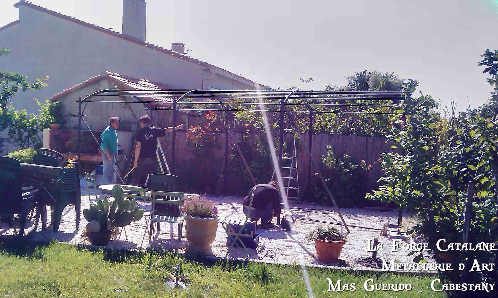 treille cintree jardin filant rond fer Forge Catalane Cabestany.jpg